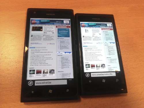 Nokia Lumia 900 naast de Lumia 800